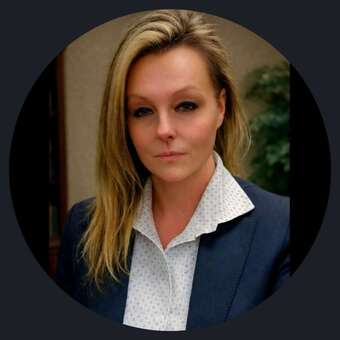Holly Jones, commissioned Illinois Notary Public
